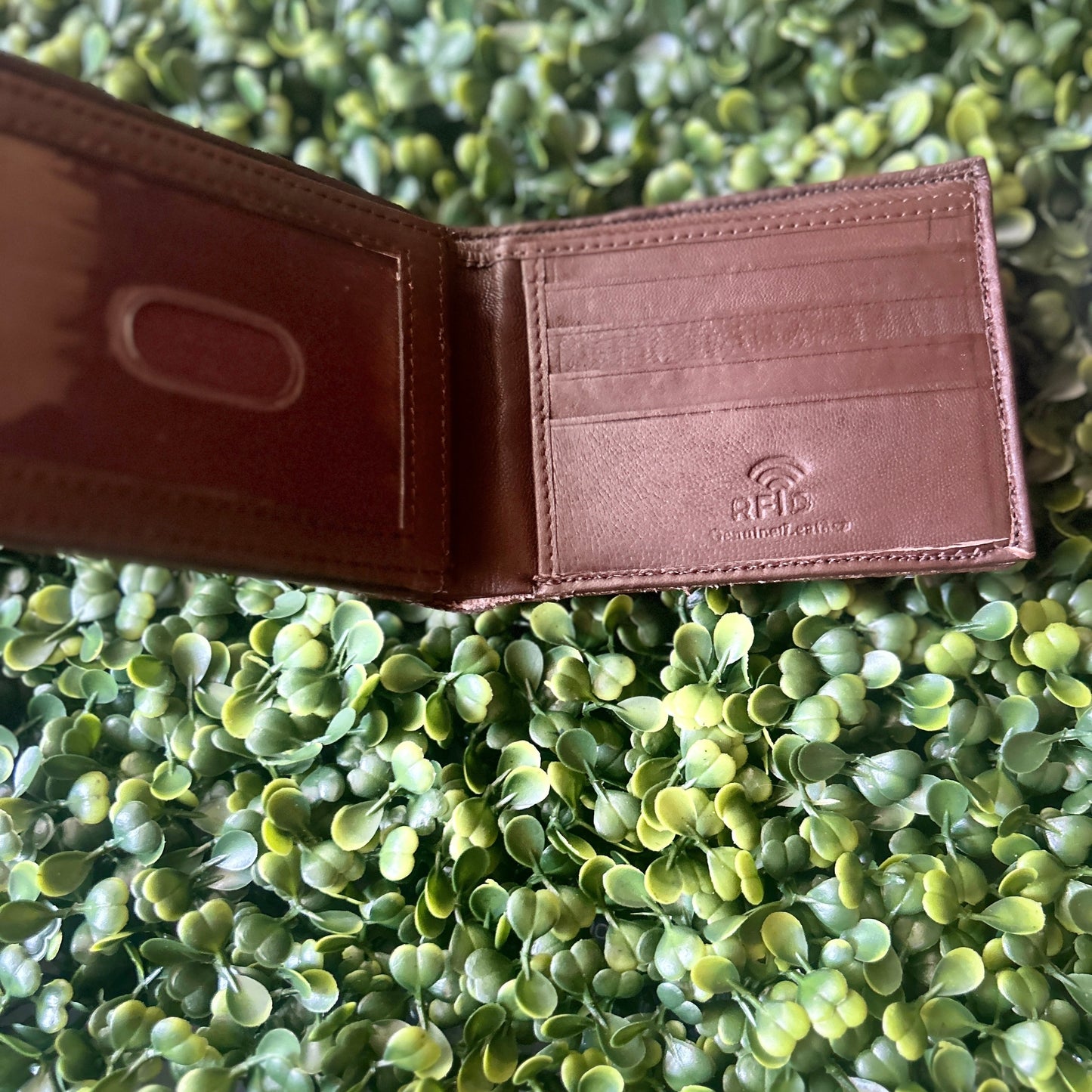 Men’s Alligator Bifold Wallet – Tan