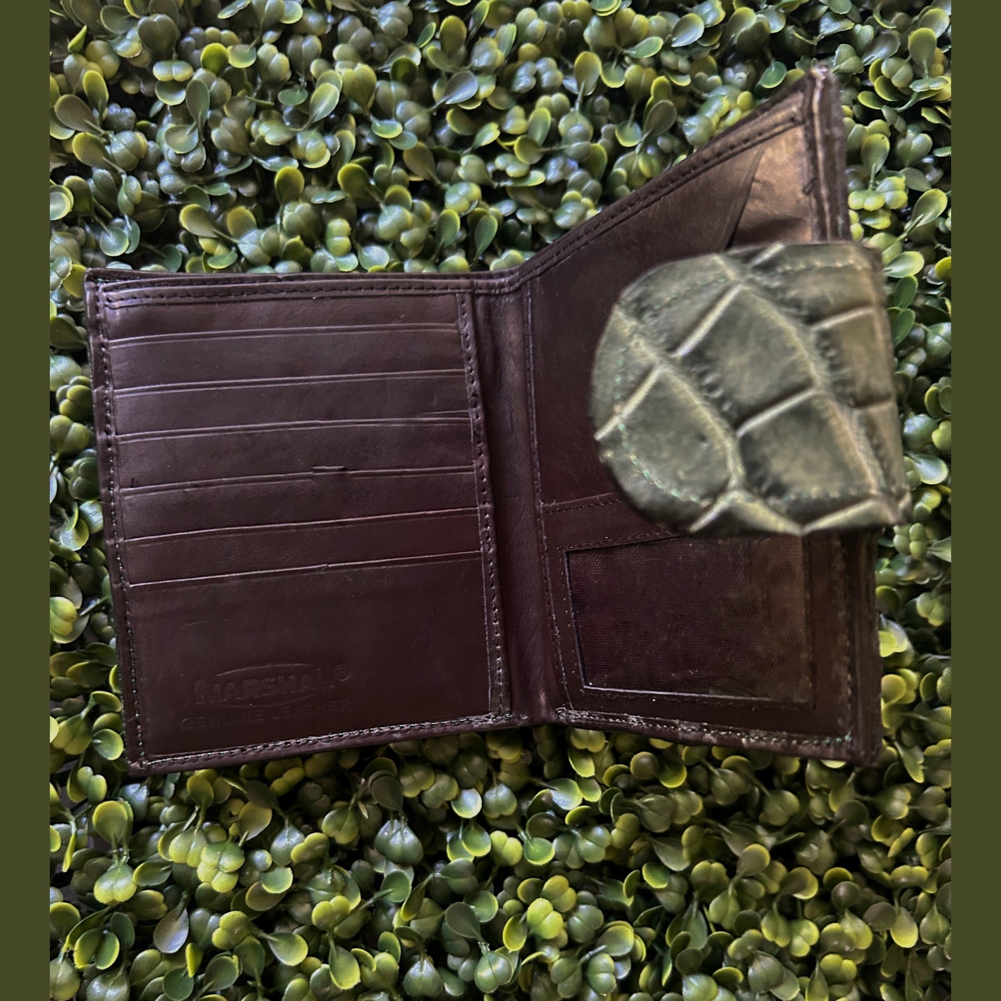 Women's Alligator  Compact Wallet with Snap Clasp – Handcrafted in Florida (Green)